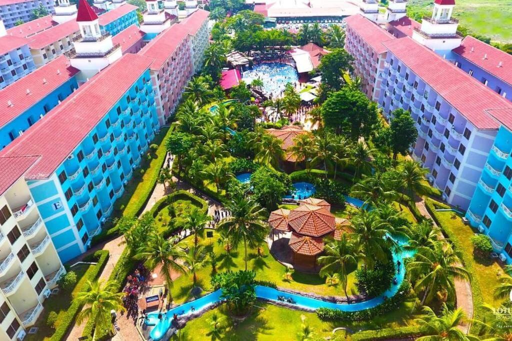 Lotus Desaru Beach Resort, 2 Bdrms, W/Splash Park Bandar Penawar Eksteriør billede
